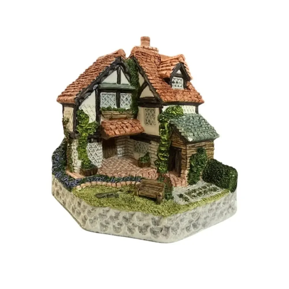 David Winter Collector's Guild - Gardener's Cottage 1994 - Good Condition